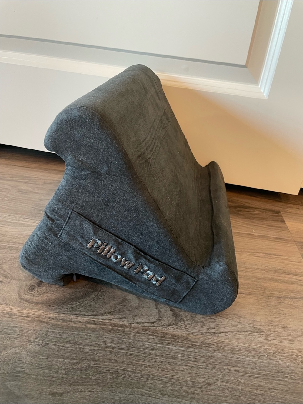 Black Support Wedge Pillow